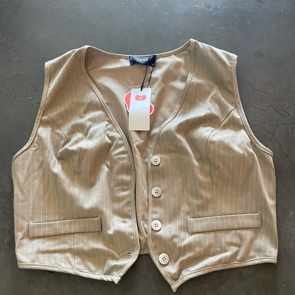 1950s-style tan&brown striped shorts w/ side pockets & matching button up vest.